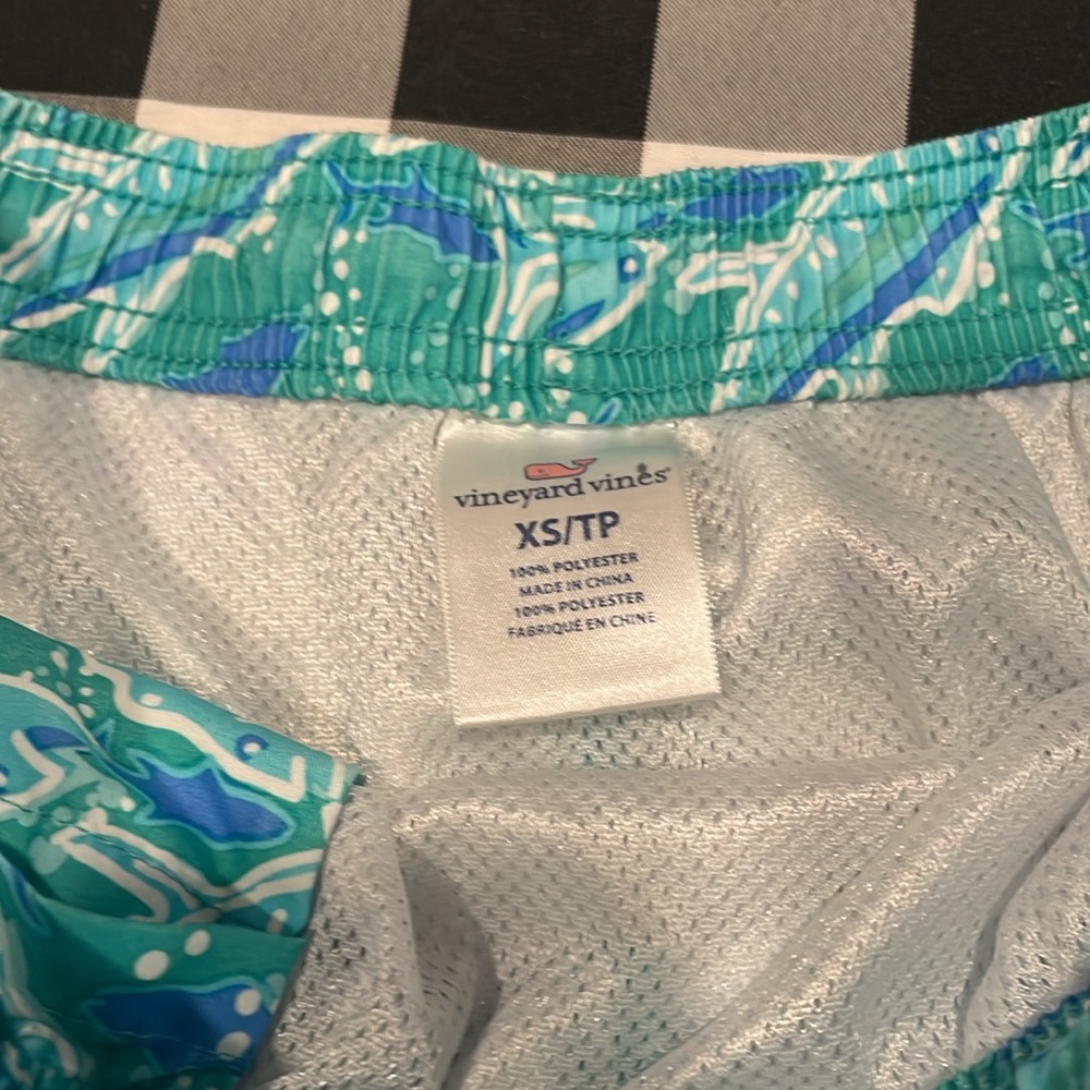 Vineyard Vines swim trunks, lined, elastic waist w/ withdraw string. Men’s XS. - Picture 3 of 10